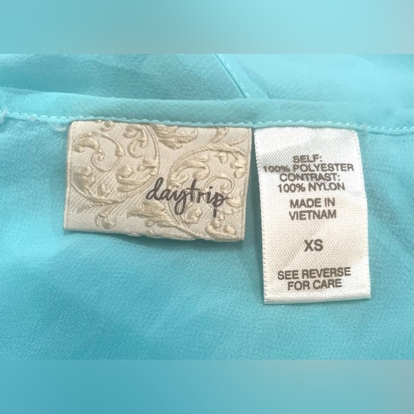 Day Trip 🐠 Sheer Lace Hi-Lo Tank - Picture 10 of 10